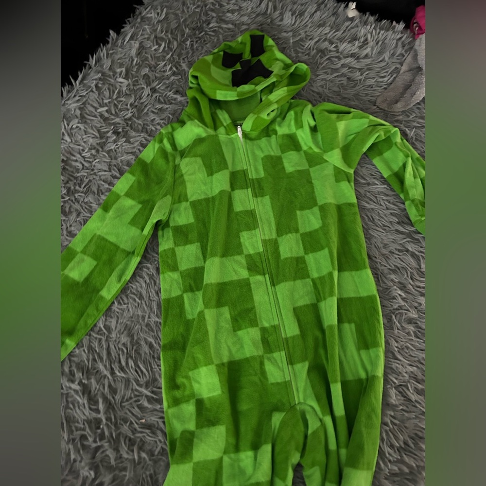 MINECRAFT Onesie; perfect for them little gamers. Green - Flame resistance